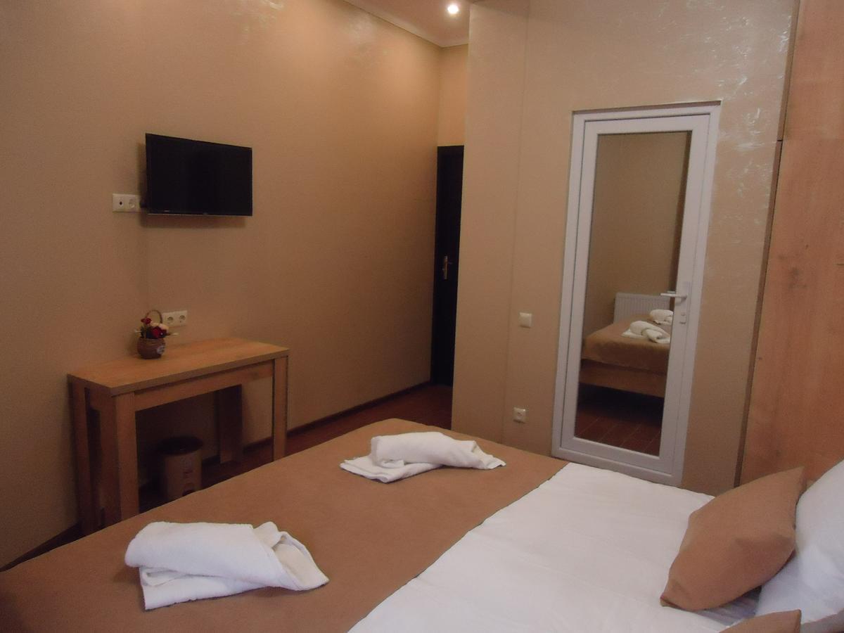 La'Rooms Koetaisi Buitenkant foto