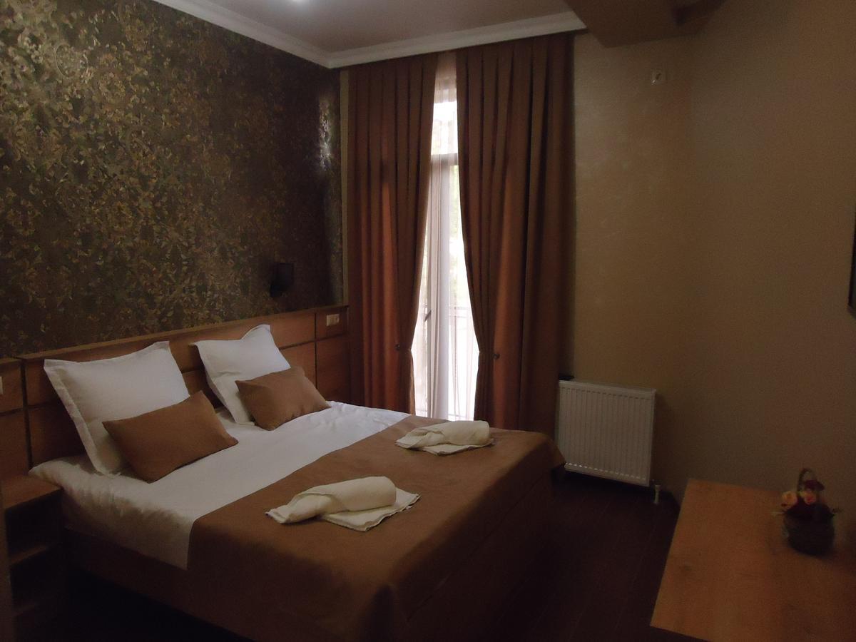 La'Rooms Koetaisi Buitenkant foto