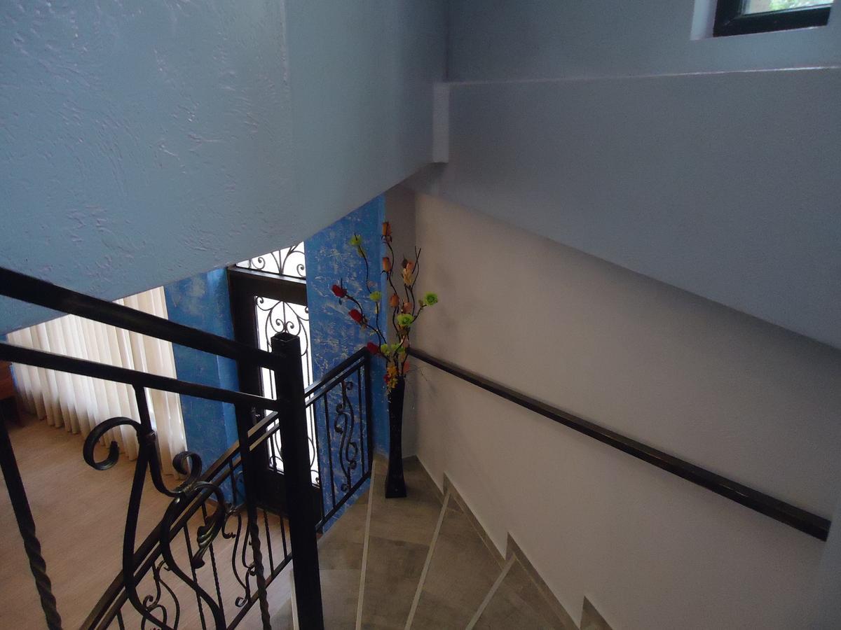 La'Rooms Koetaisi Buitenkant foto