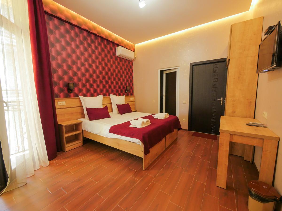 La'Rooms Koetaisi Buitenkant foto