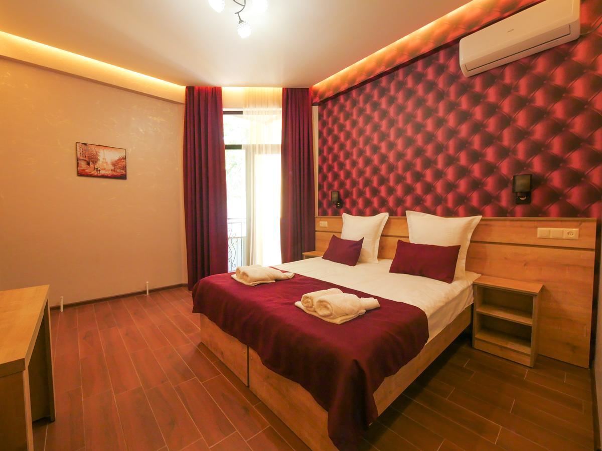 La'Rooms Koetaisi Buitenkant foto