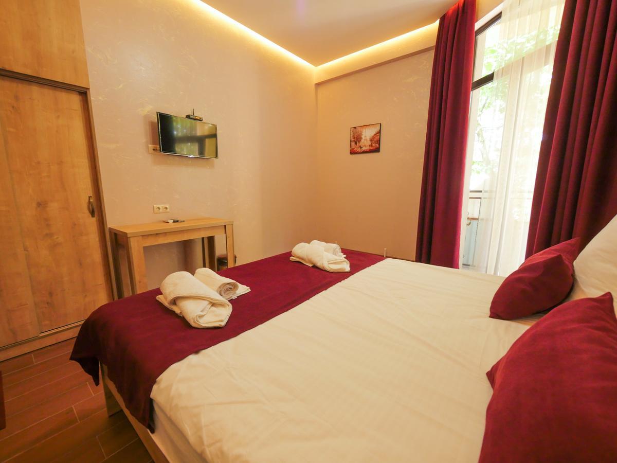 La'Rooms Koetaisi Buitenkant foto
